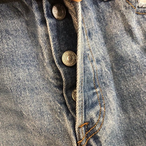Levi’s Wedgy Straight Leg Distress Light Medium Wash Button Fly Jeans Size 26 - Picture 4 of 10